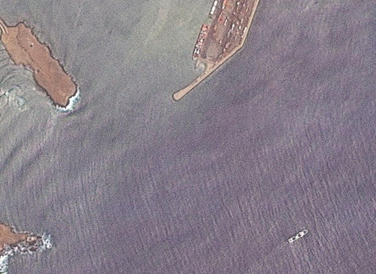 A satellite image shows cruise ship MV Hondius, hit by Hantavirus, off the coast of Praia, Cape Verde, May 4, 2026.    2026 PLANET LABS PBC/Handout via REUTERS THIS IMAGE HAS BEEN SUPPLIED BY A THIRD PARTY MANDATORY CREDIT. REFILE – ADDING 'HANTAVIRUS' KEYWORD TO CAPTION