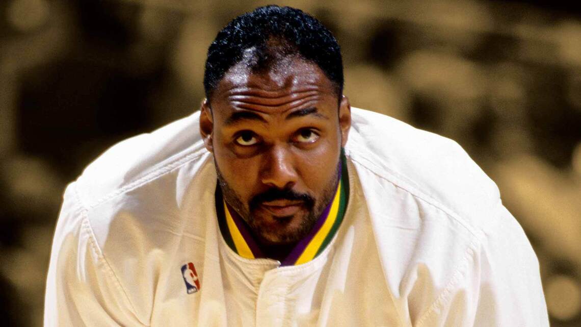 "He thinks he's better than he really is" - Former Hornets head coach Gene Littles criticized Karl Malone as a dirty player and refused to call him great 