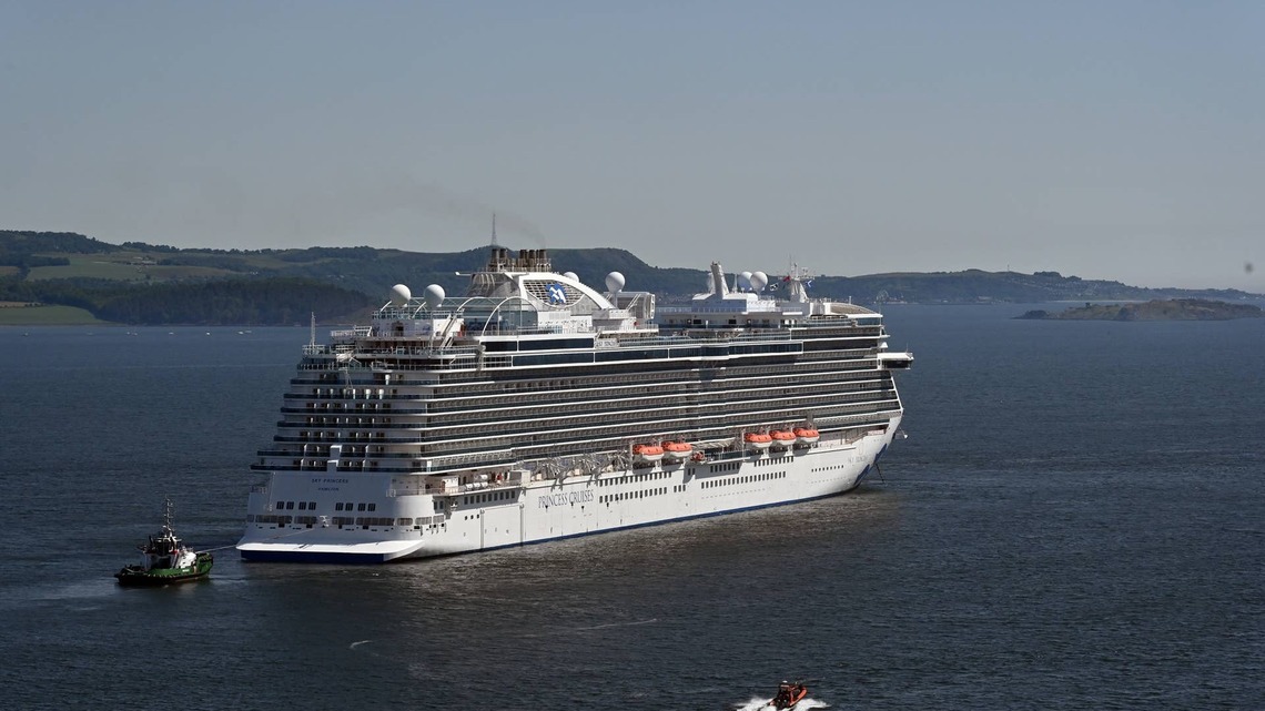 Rough Seas Derail Northern Lights Cruise During Peak Aurora Year 