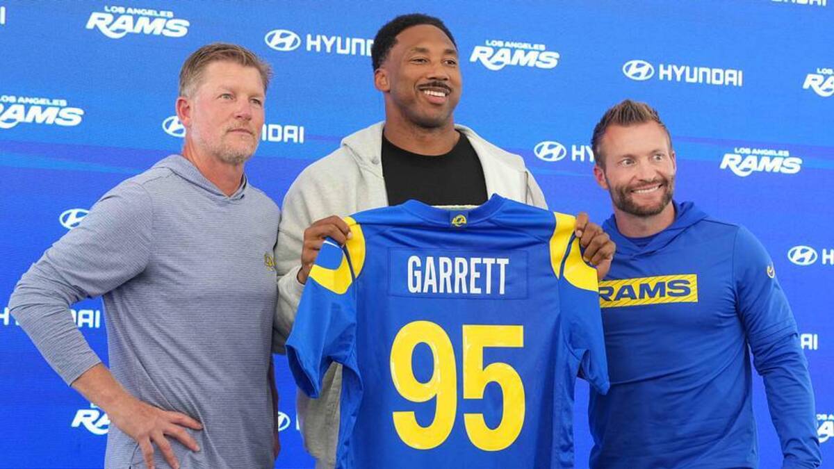  Jun 2, 2026; Woodland Hills, CA, USA; Los Angeles Rams defensive end Myles Garrett (95) poses with general manager Les Snead (left) and coach Sean McVay at press conference at Rams Practice Facility. Mandatory Credit: Kirby Lee-Imagn Images | Kirby Lee-Imagn Images 