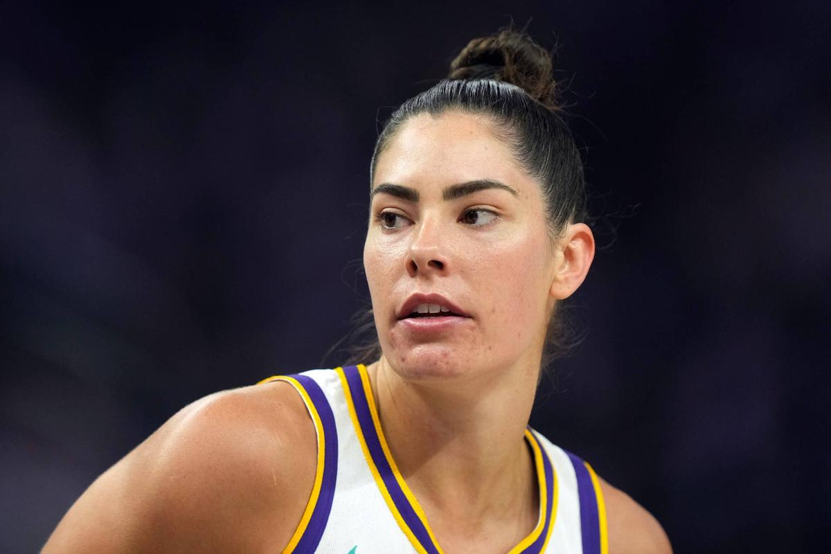  Los Angeles Sparks guard Kelsey Plum (10) looks on during a game. Darren Yamashita-Imagn Images