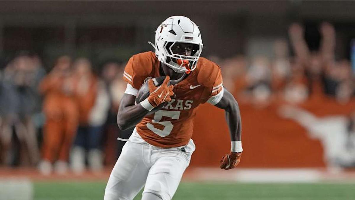  Nov 28, 2025; Austin, Texas, USA; Texas Longhorns running back Quintrevion Wisner (5) runs down the sideline during the first half against the Texas A&M Aggies at Darrell K Royal-Texas Memorial Stadium. Mandatory Credit: Scott Wachter-Imagn Images | Scott Wachter-Imagn Images 