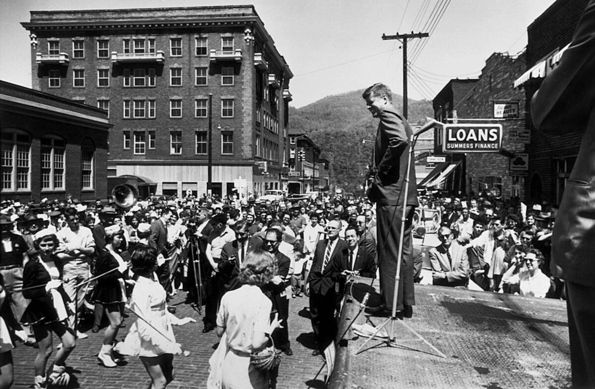  John F. Kennedy campaigns in West Virginia on May 10, 1960. Corbis/Corbis Historial via Getty Images 