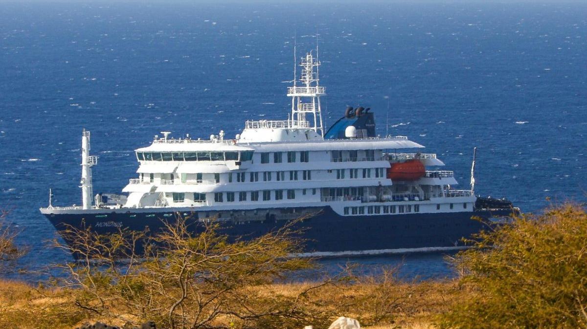 Dutch cruise ship MV Hondius is anchored off the coast of the city of Praia on the island of Santiago, Cape Verde, on May 4. The ship docked in Tenerife, Spain on Sunday to begin evacuating nearly 150 passengers and crew members. Photo by Elton Monteiro/EPA