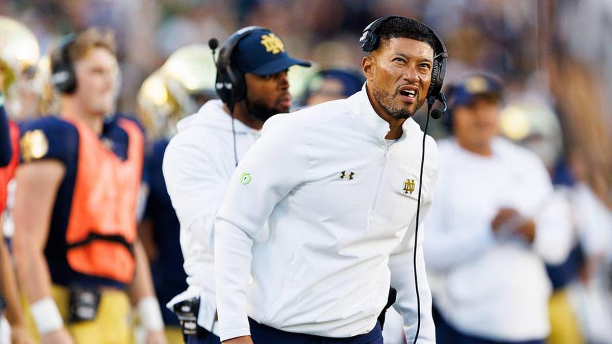  Notre Dame head coach Marcus Freeman and the Fighting Irish were a controversial snub from last season's CFP. | MICHAEL CLUBB/SOUTH BEND TRIBUNE / USA TODAY NETWORK via Imagn Images 
