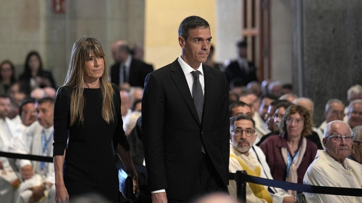 Spanish first lady Begona Gomez, left, and her husband, Spanish Prime Minister Pedro Sanchez pictured earlier this month visiting Pope Leo XIV during his week-long trip to Spain. Photo by Alejandro Garcia/EPA