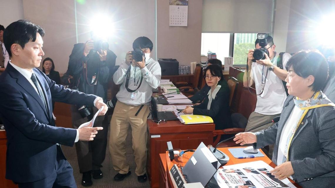 South Korean Prosecutor refuses oath at inquiry, tensions rise 