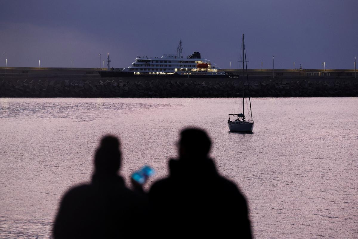 The cruise ship MV Hondius arrives at the port of Granadilla de Abona after being affected by a hantavirus outbreak, in Tenerife, Spain, May 10, 2026. REUTERS/Pedro Nunes
