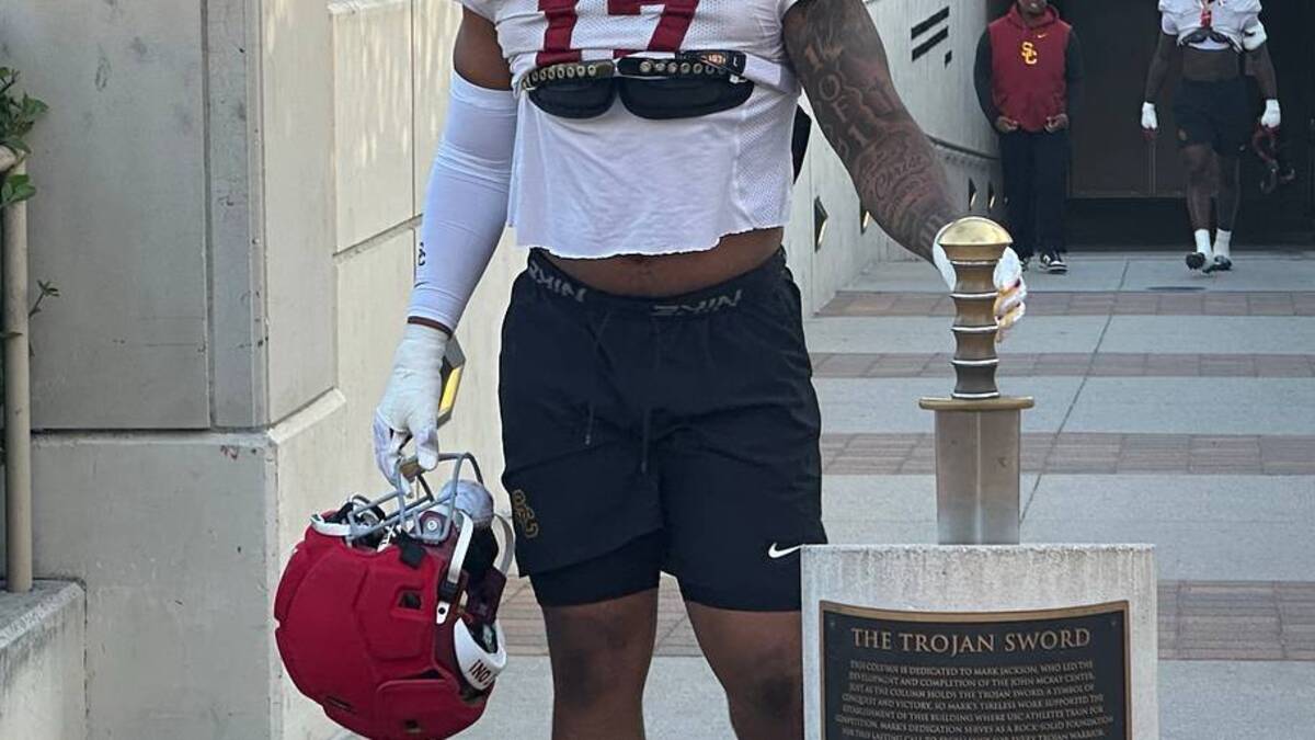  USC Trojans redshirt junior linebacker Deven Bryant | USC Trojans on SI 