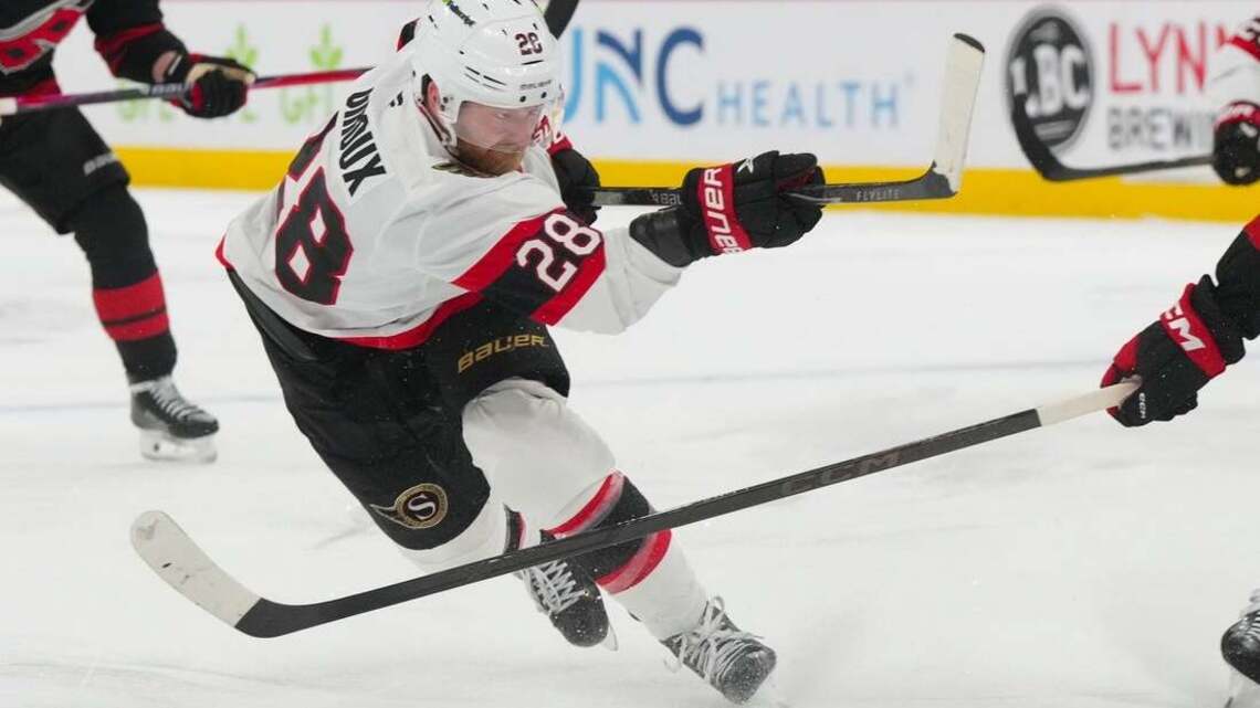 Claude Giroux signs one-year deal to return to Senators 