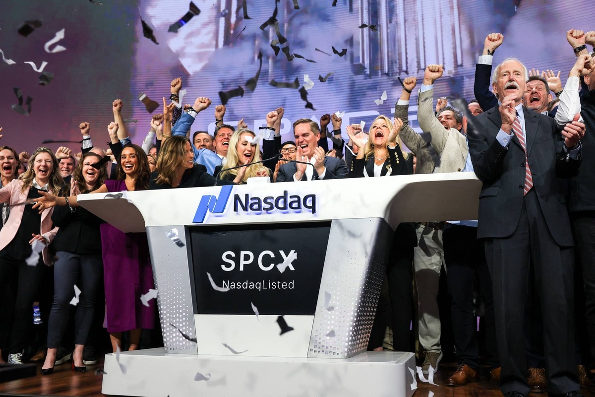  SpaceX stock remains volatile post IPO listing 
