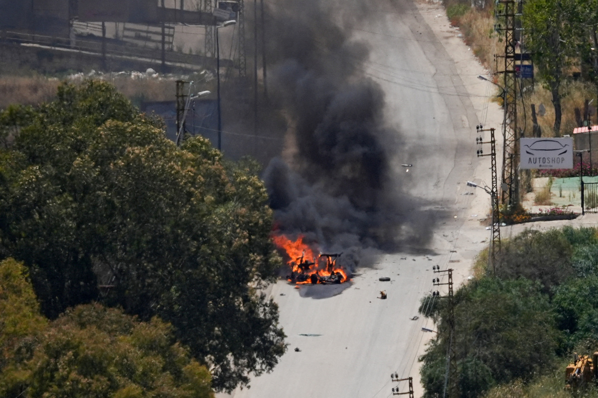 Black smoke billows at a strike scene following an Israeli strike on a car as seen from Nabatieh, Lebanon, June 5, 2026. REUTERS/Stringer