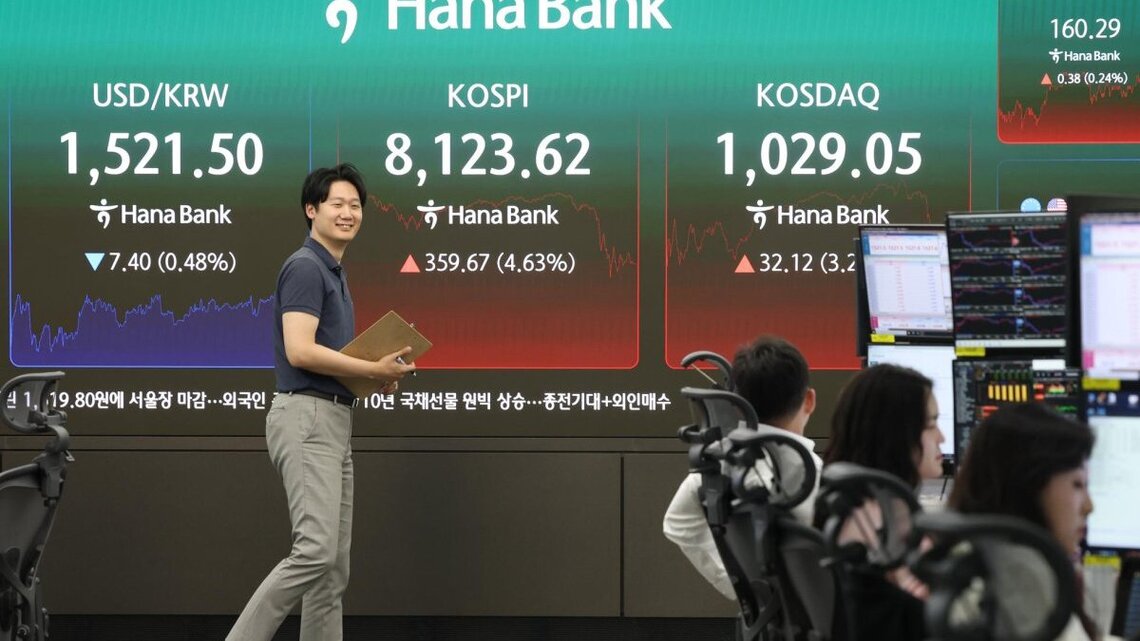 Seoul stocks spike over 4 pct to settle again in 8,000 territory on hopes for end to Mideast crisis 