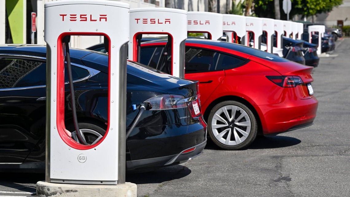 Tesla has 3 main concerns heading into earnings report, says Deutsche Bank