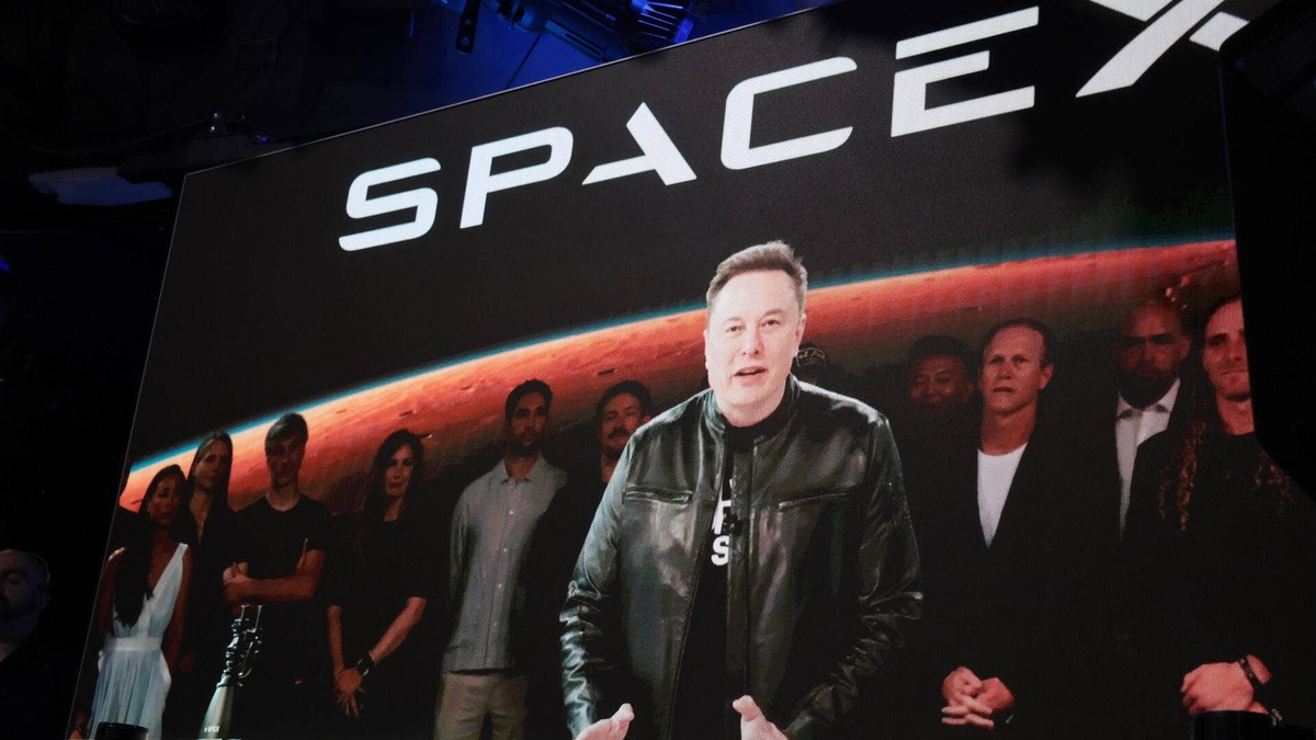  SpaceX is set to join the Nasdaq-100 on July 7, 2026. 