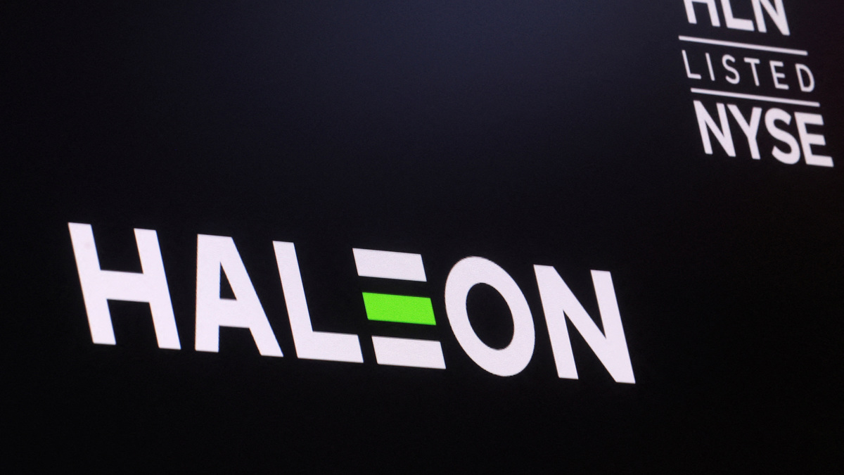 The company logo for Haleon and the trading info is displayed on a screen on the floor of the New York Stock Exchange (NYSE) in New York City, U.S., July 20, 2022.  REUTERS/Brendan McDermid/File Photo
