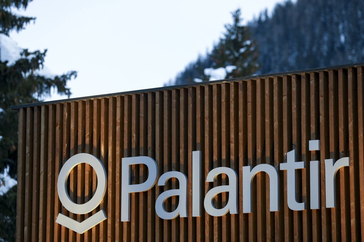  Palantir stock has fallen for several straight sessions, despite record first-quarter revenue growth. 