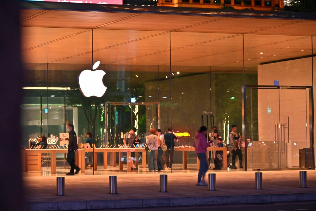  Apple's stock is up 9% year to date. 