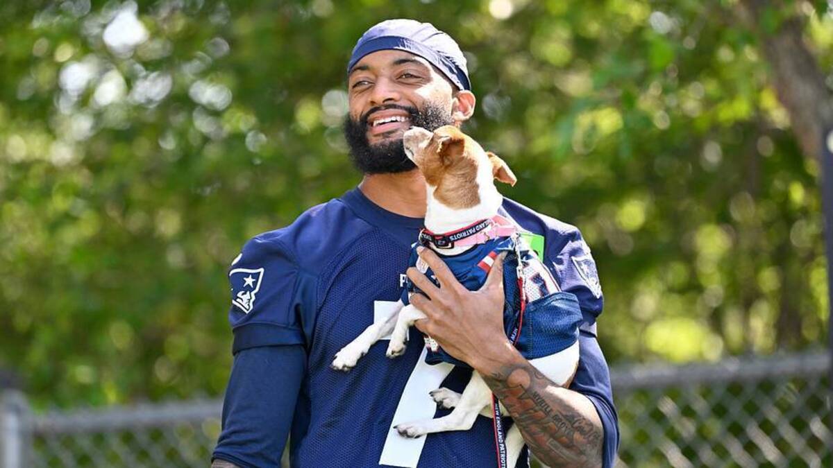  Jul 23, 2025; Foxborough, MA, USA; New England Patriots cornerback Carlton Davis III (7) walks to the practice field for training camp at Gillette Stadium. Mandatory Credit: Eric Canha-Imagn Images | IMAGN IMAGES via Reuters Connect 