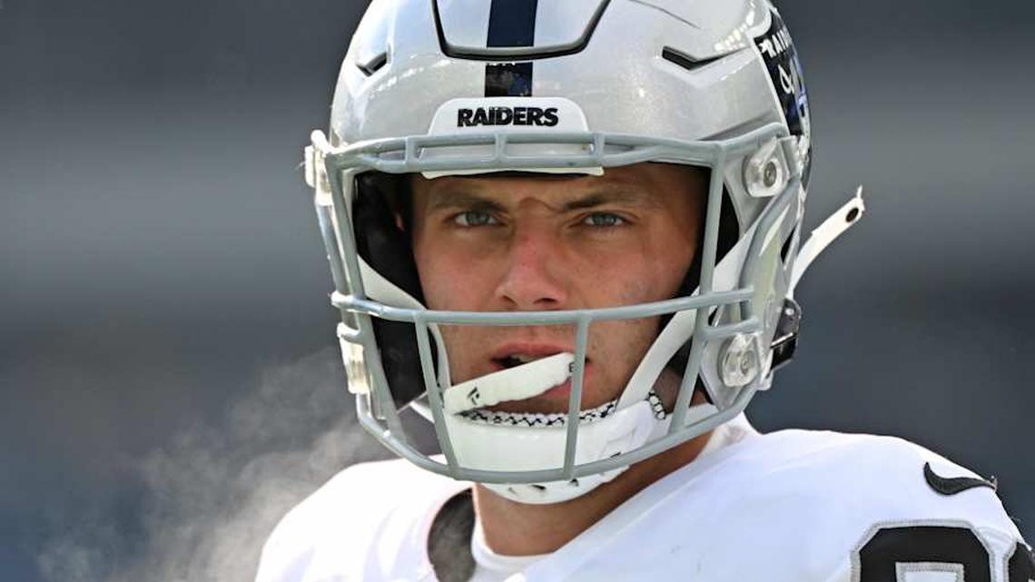  Dec 14, 2025; Philadelphia, Pennsylvania, USA; Las Vegas Raiders tight end Brock Bowers (89) against the Philadelphia Eagles at Lincoln Financial Field. Mandatory Credit: Eric Hartline-Imagn Images | Eric Hartline-Imagn Images 