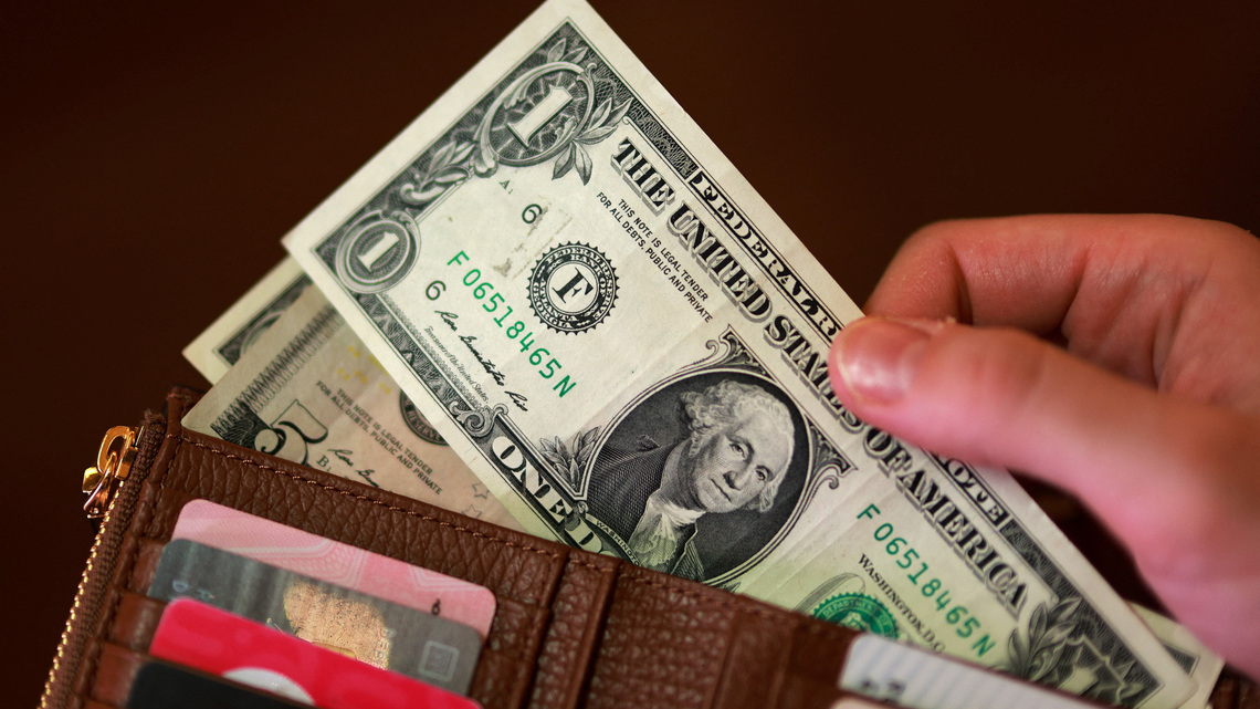 Dollar struggles for traction as markets weigh Iran sanctions, Treasury buybacks 