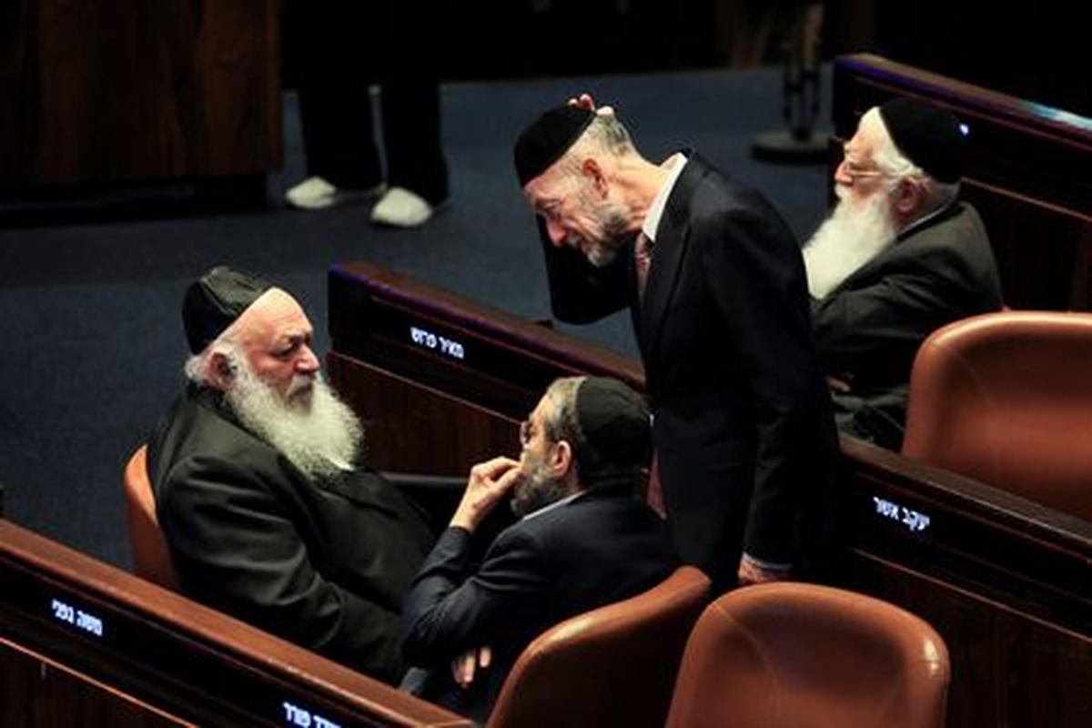 Israeli politicians react following a vote to dissolve the Knesset before the end of its term, in the Knesset, Israel's parliament in Jerusalem, May 20, 2026. REUTERS/Ronen Zvulun
