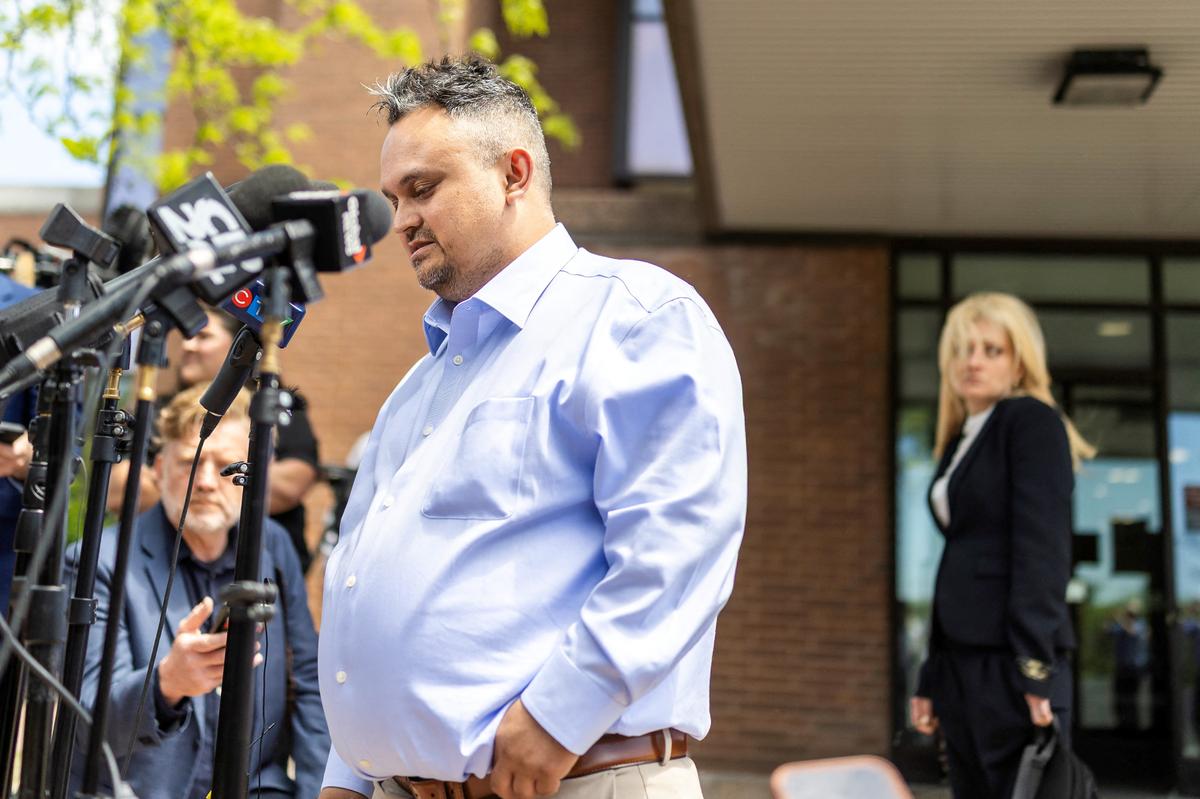 Leonardo Bedoya speaks to the media, while his wife Maria Lopez looks on, about their daughter Jeshennia Bedoya, a victim of Kenneth Law, outside the Superior Court of Justice in Newmarket, Ontario, Canada, on a day when Law pleaded guilty to 14 counts of aiding suicide in Newmarket, Ontario, Canada May 29,  2026. REUTERS/Carlos Osorio.