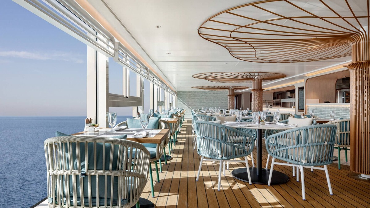 Waves Grill casual dining on the Oceania Vista cruise ship.