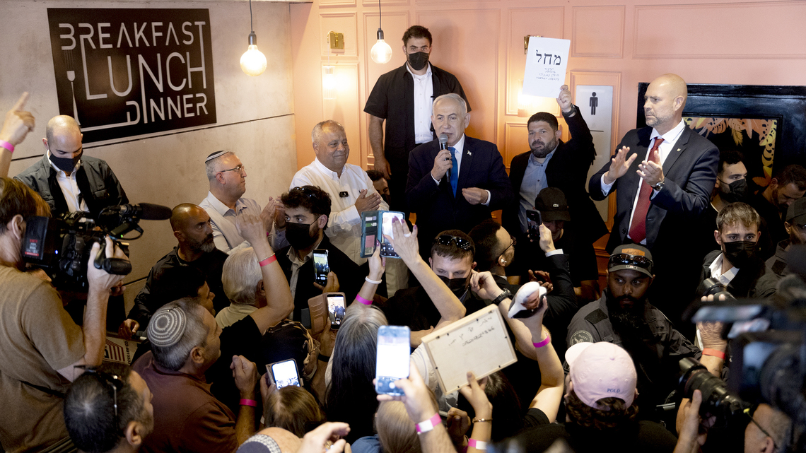 Israelis abroad fly home to vote, posing threat to Netanyahu