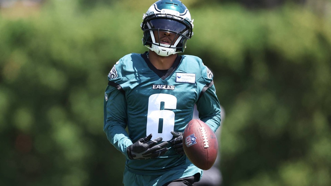 Eagles Make Final DeVonta Smith Decision for Monday Night Football 