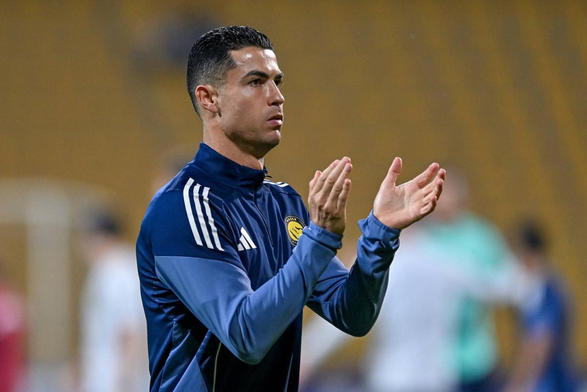  Cristiano Ronaldo warms up ahead of the Saudi Pro League semi-final match between Al Nassr and Al Ahli. Photo by Waleed Zein/Anadolu via Getty Images