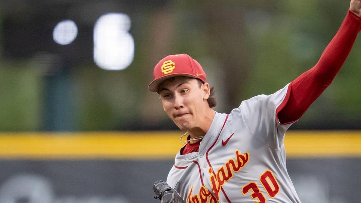  USC pitcher Mason Edwards throws a pitch as the Oregon Ducks host the USC Trojans on May 14, 2026, in Eugene, Oregon. | Ben Lonergan/The Register-Guard / USA TODAY NETWORK via Imagn Images 