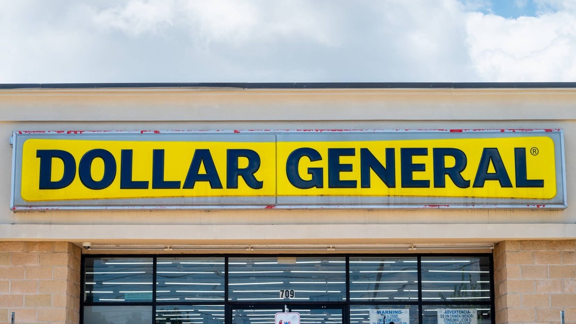 Dollar General's $5 Vintage-Inspired Serving Platter Looks Straight Out of Grandma's China Cabinet 
