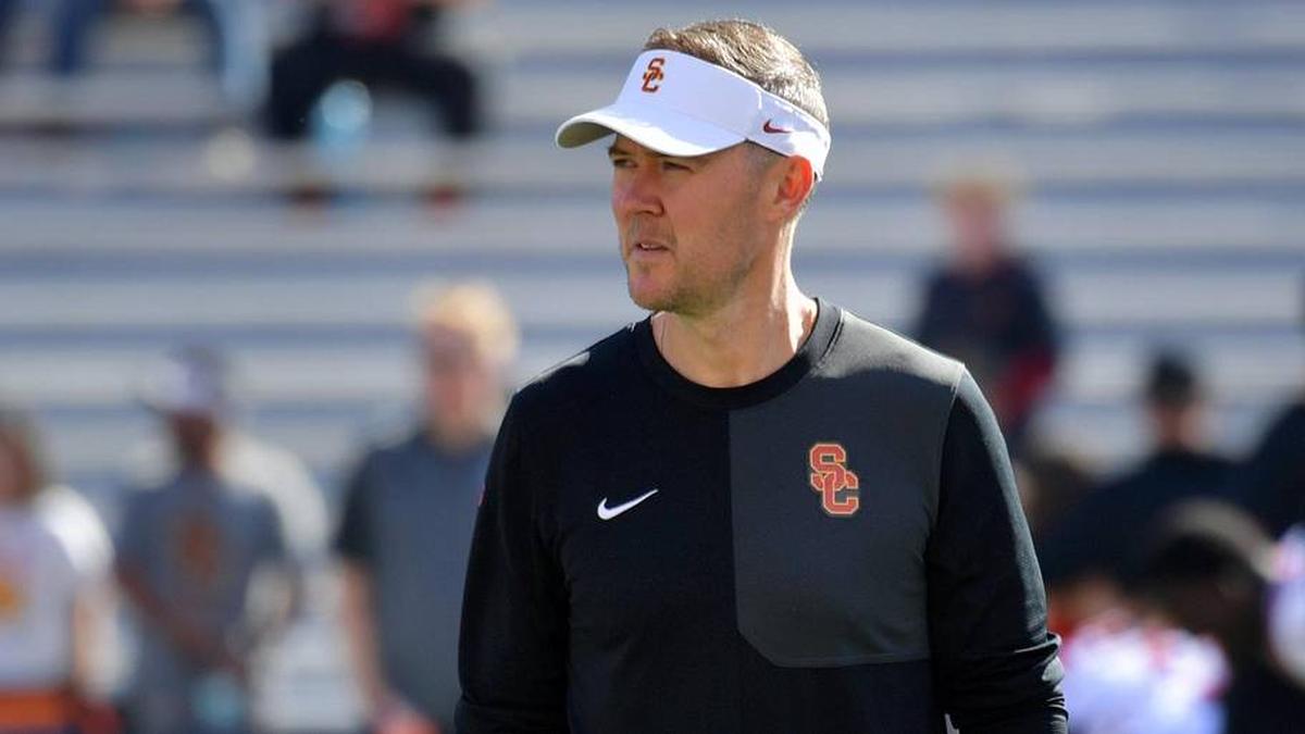  Sep 27, 2025; Champaign, Illinois, USA; Southern California Trojans head coach Lincoln Riley before an NCAA football game with the Illinois Fighting Illini at Memorial Stadium. Mandatory Credit: Ron Johnson-Imagn Images | Ron Johnson-Imagn Images 
