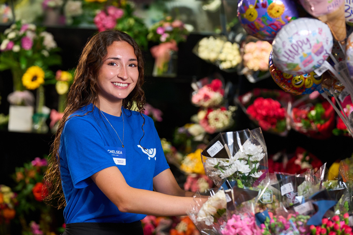 Kroger updates in-store employees' look with new uniforms | Sacramento Bee
