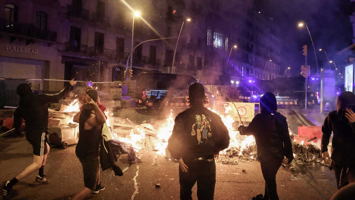 Analysis-Spain's housing crisis bursts into the spotlight at snap election 