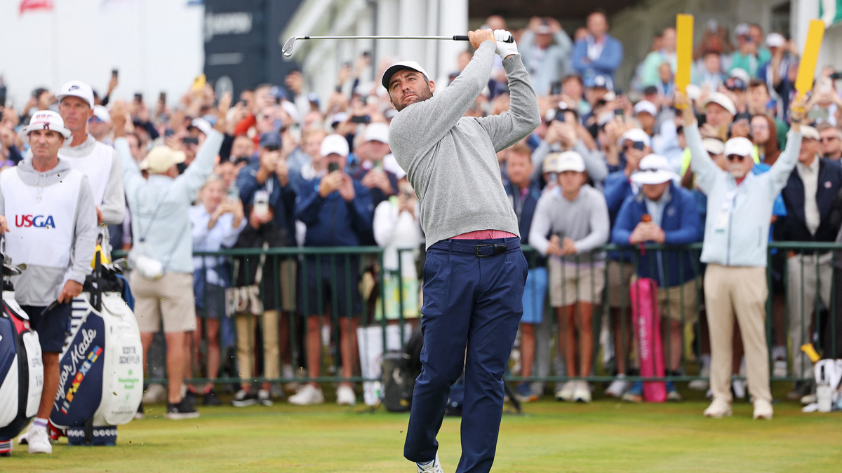 Jun 18, 2026; Southampton, New York, USA; Scottie Scheffler tees off on the first hole during the first round of the U.S. Open golf tournament. Mandatory Credit: Bill Streicher-Imagn Images