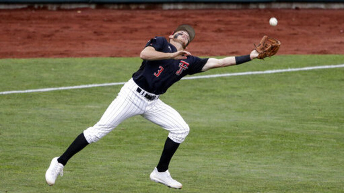 Florida knocks out Texas Tech 9-6 at College World Series
