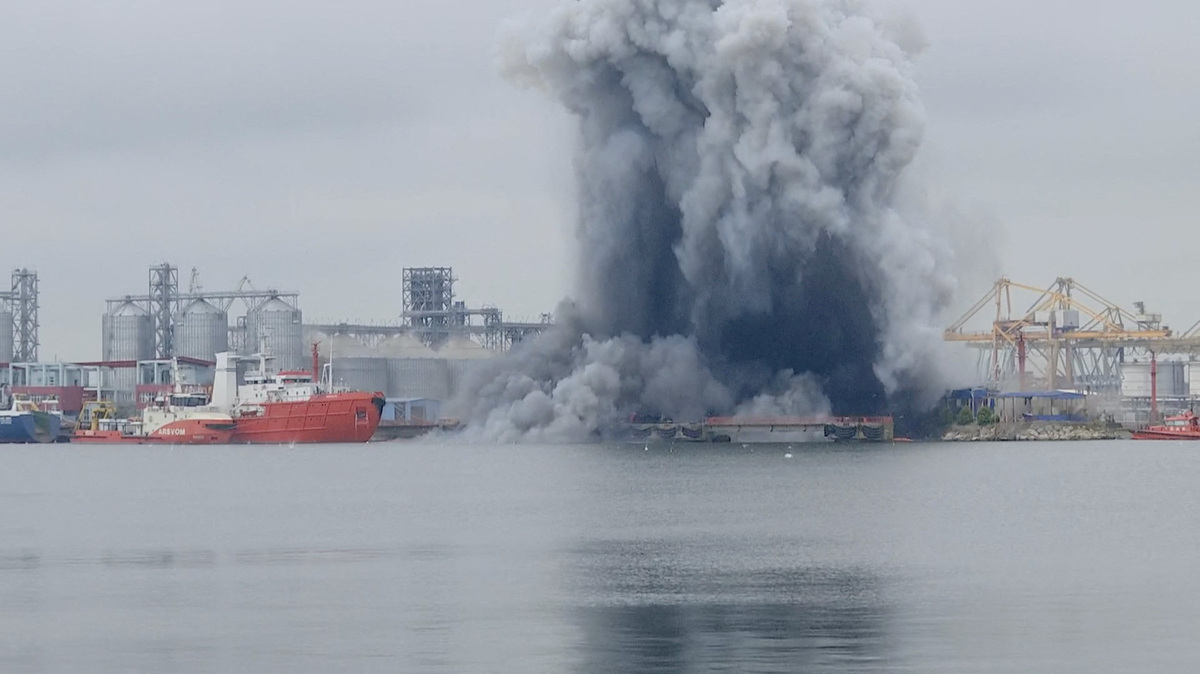 Smoke rises after an explosion as a marine drone self-detonated in Romania's Black Sea port of Constanta near an oil terminal, without causing any casualties, according to the defence ministry, in Constanta, Romania June 5, 2026, in this screengrab obtained from a handout video. Observator Antena1/Handout via REUTERS