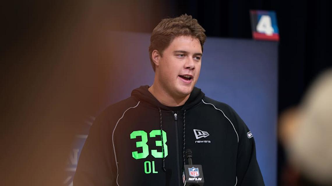  Feb 28, 2026; Indianapolis, IN, USA; Utah offensive lineman Caleb Lomu (OL33) speaks to members of the media during the NFL Combine at the Indiana Convention Center. Mandatory Credit: Jacob Musselman-Imagn Images | Jacob Musselman-Imagn Images 