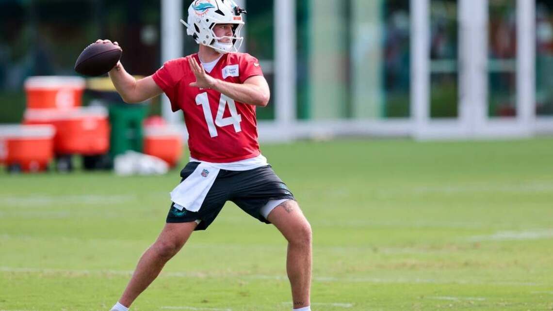 Reports: Dolphins trade QB Quinn Ewers to Jaguars 