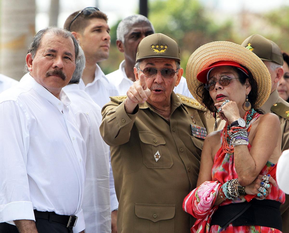 FILE PHOTO: Cuba's President Raul Castro (C) talks to Nicaragua's President Daniel Ortega (L) and his wife Rosario Murillo during a wreath-laying ceremony at the mausoleum of 19th century Cuban independence hero Jose Marti in Santiago de Cuba, Cuba July 26, 2013.  Alejandro Ernesto/Pool via REUTERS/File Photo