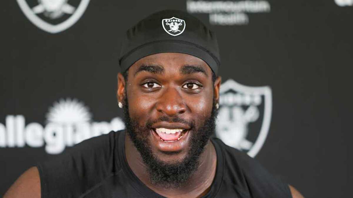  Las Vegas Raiders OT Delmar "D.J." Glaze | Darrell Craig Harris, Sports Illustrated 