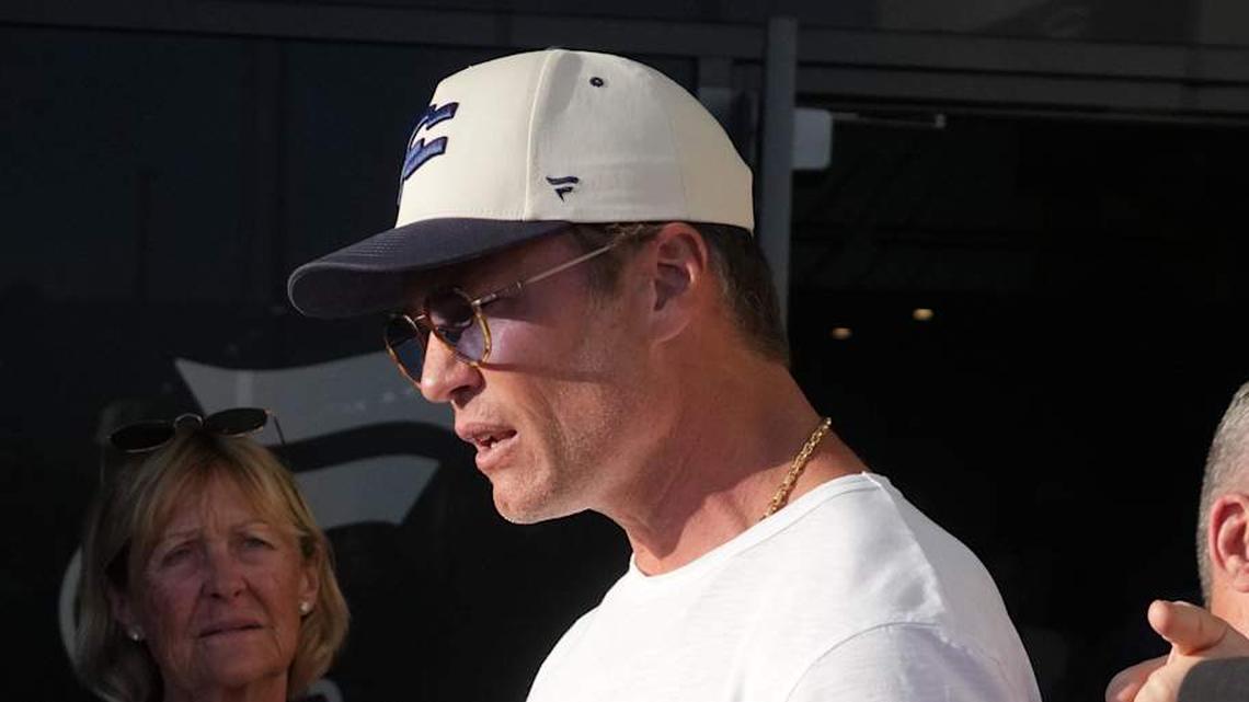  Mar 21, 2026; Los Angeles, CA, USA; Founders FFC quarterback Tom Brady (12) talks with fans during the Fanatics Flag Football Classic at BMO stadium. Mandatory Credit: Kirby Lee-Imagn Images | Kirby Lee-Imagn Images 