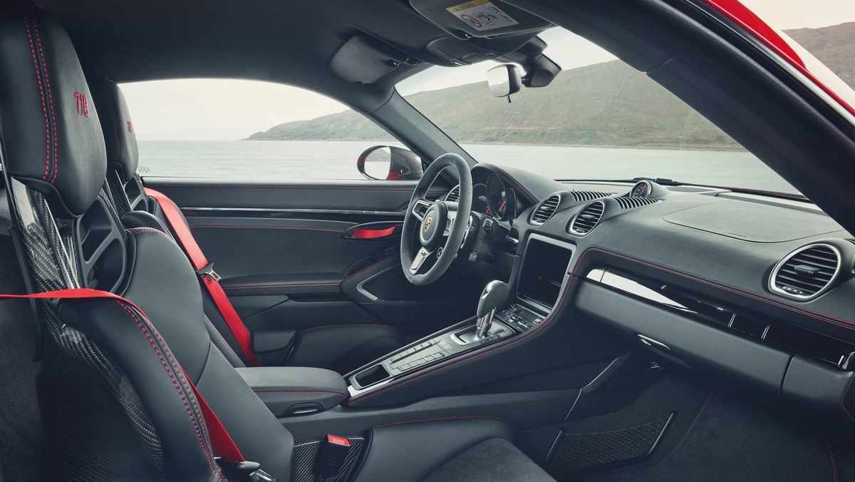  Porsche 718 Cayman
