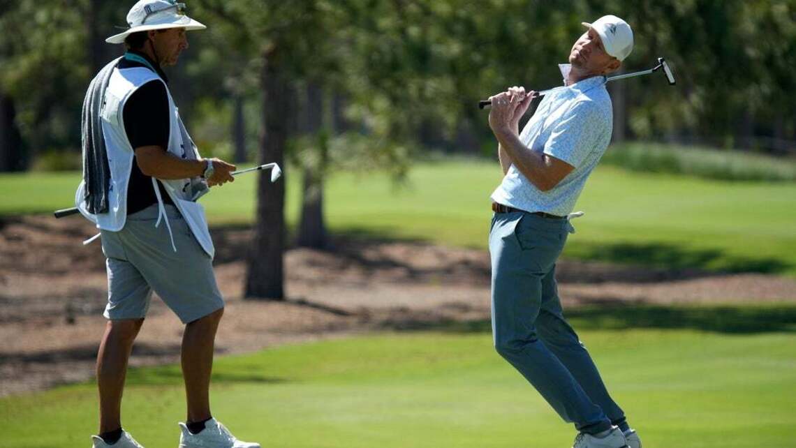 Vaughn Taylor takes 1-stroke lead as field blisters Warwick Hills   