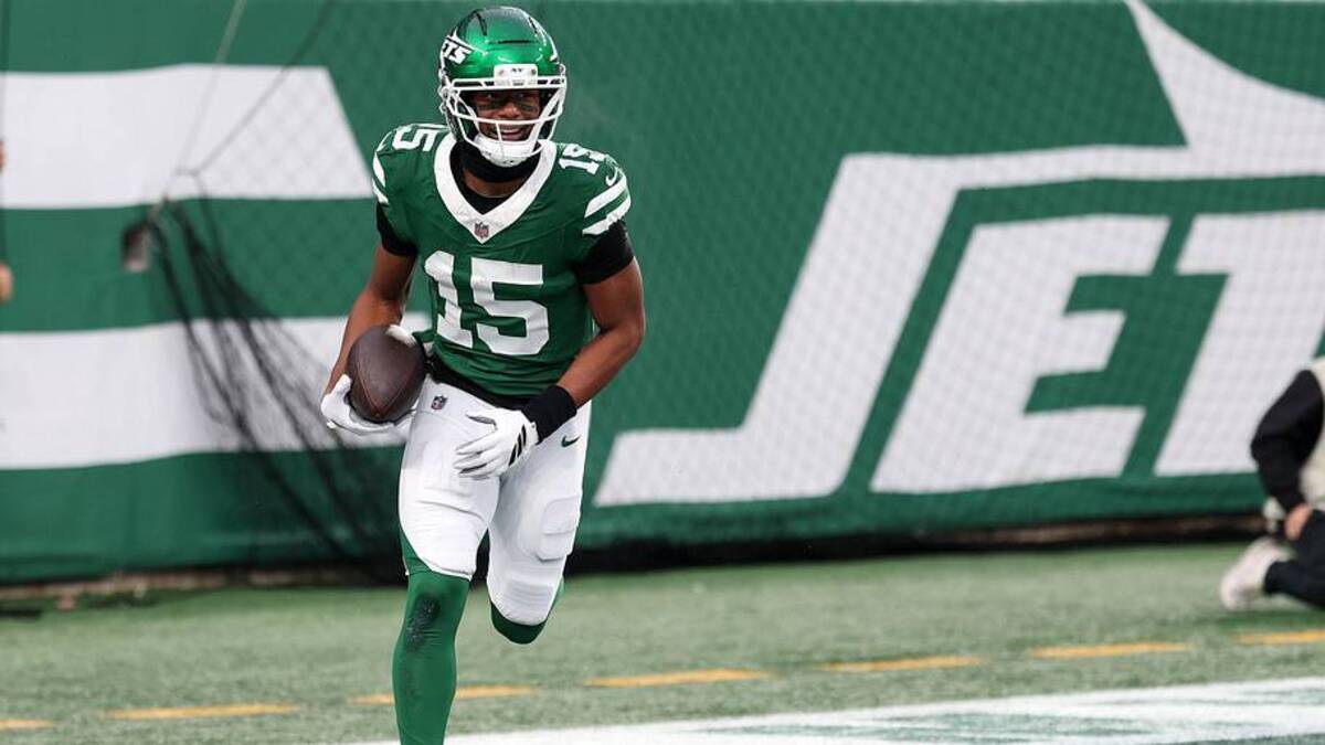  Nov 30, 2025; East Rutherford, New Jersey, USA;New York Jets wide receiver Adonai Mitchell (15) reacts after a touchdown catch against the Atlanta Falcons during the second half at MetLife Stadium. | Vincent Carchietta-Imagn Images 
