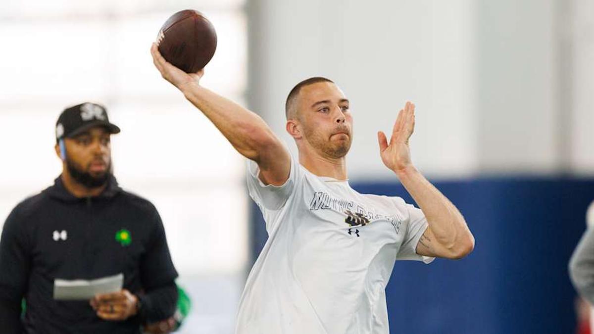  Notre Dame's CJ Carr is coming off of an excellent first year as Fighting Irish quarterback. | MICHAEL CLUBB/SOUTH BEND TRIBUNE / USA TODAY NETWORK via Imagn Images 