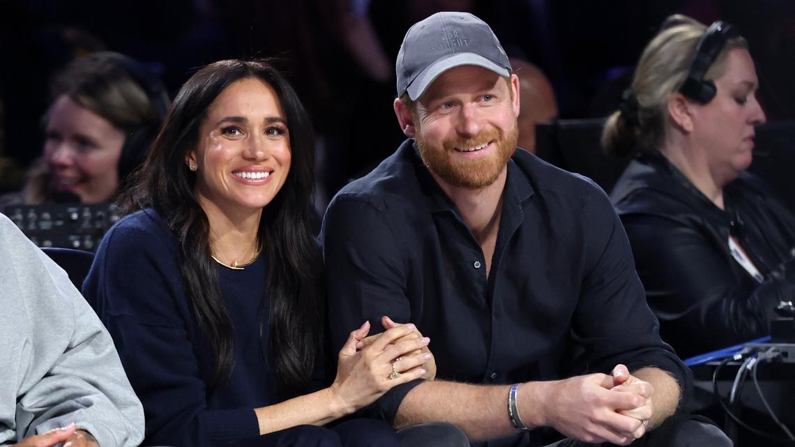 Meghan Markle and Prince Harry Pack on the PDA Courtside at NBA Game 