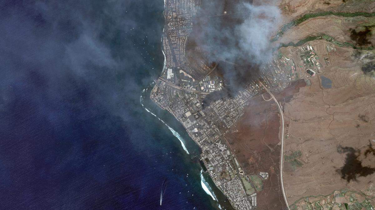 Maxar recopiló nuevas imágenes satelitales (9 de agosto de 2023) de los incendios forestales que han devorado grandes áreas de la isla hawaiana de Maui. Esta imagen se centra en el área histórica de Lahaina.